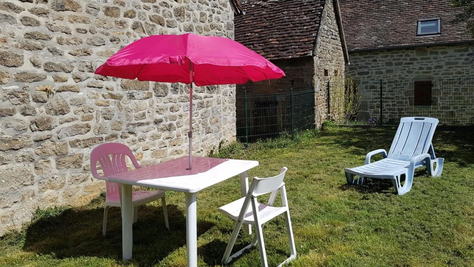 Charmante Maisonnette Entre Padirac Et Rocamadour Miers